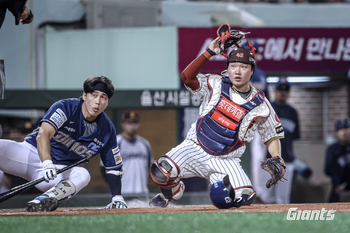Mistake or intentional obstruction of defense → Lotte Wollin final hit! ...Can't we see Busan's fall this year. NC wins 42 games against Lotte 