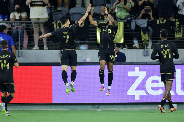 MLS Official! Son Heung-min's home debut goal spotlight → Attention to 3 consecutive hat-trick Vuanga and crazy teamwork...It's easy to find Son Heung-min in the stadium