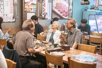 People and meat. Park Geun-hyung ate a lot of meat, but there wasn't a good scene a funny confession
