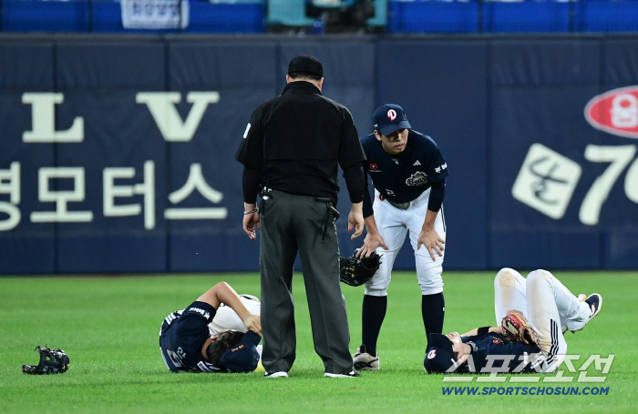  Ahn Jae Seok-jo, who collided while defending, performed