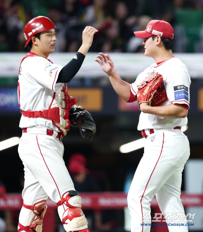  Cho Byung-hyun and Cho Hyung-woo, who share joy of Seungri