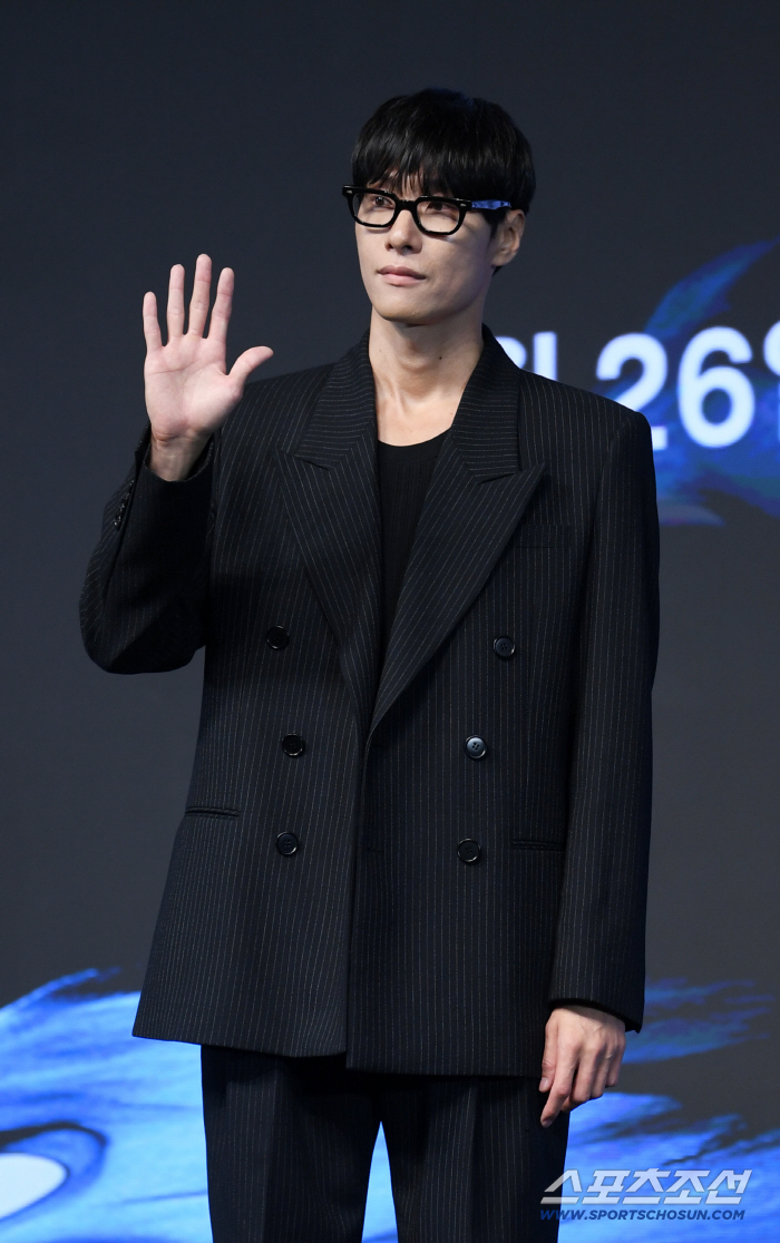  His hand is bigger than his face