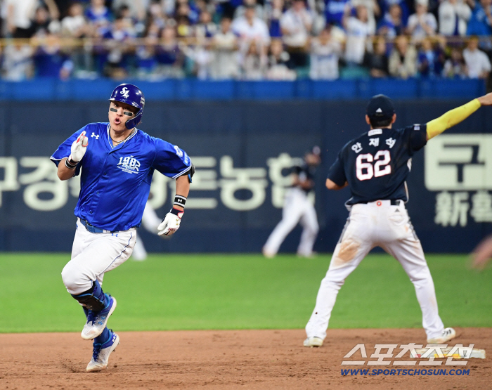  Kang Min-ho's RBI triple to start the game in the fourth inning