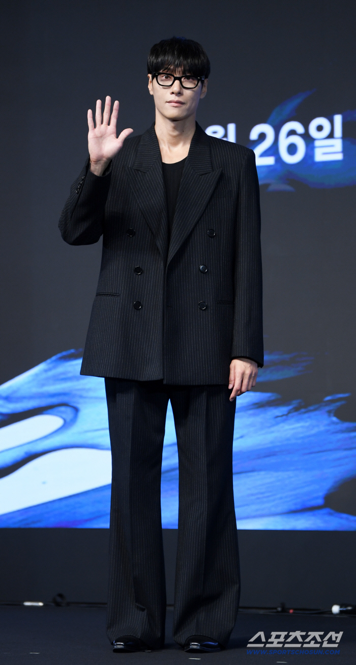  Kim Dongwon is chic
