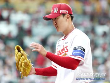  Kim Gun-woo pitched a scoreless fifth inning as well