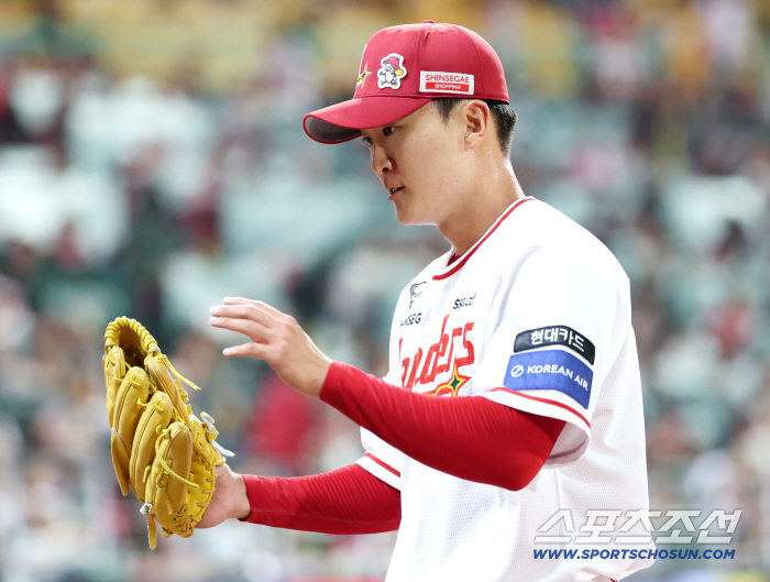  Kim Gun-woo pitched a scoreless fifth inning as well