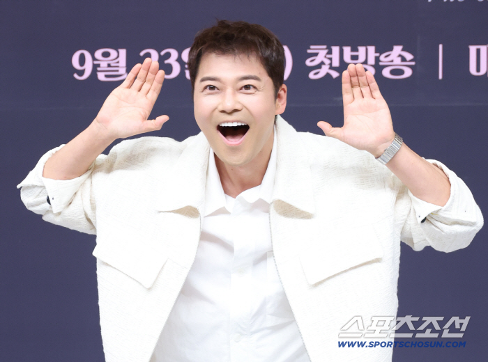  Our ballad Jeon Hyunmoo, audition MC's pose