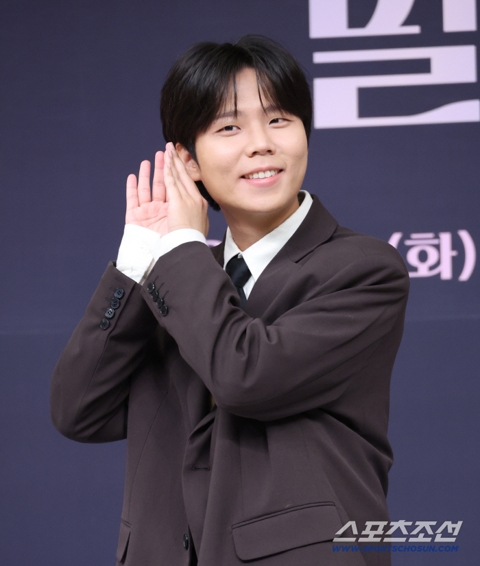  Our ballad Jung Seung Hwan, the smile of a top white ear