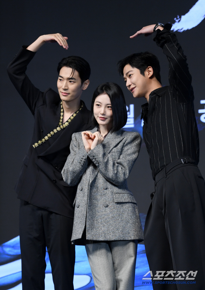  Park Seo Ham, Shin Yeun, united in turbidity