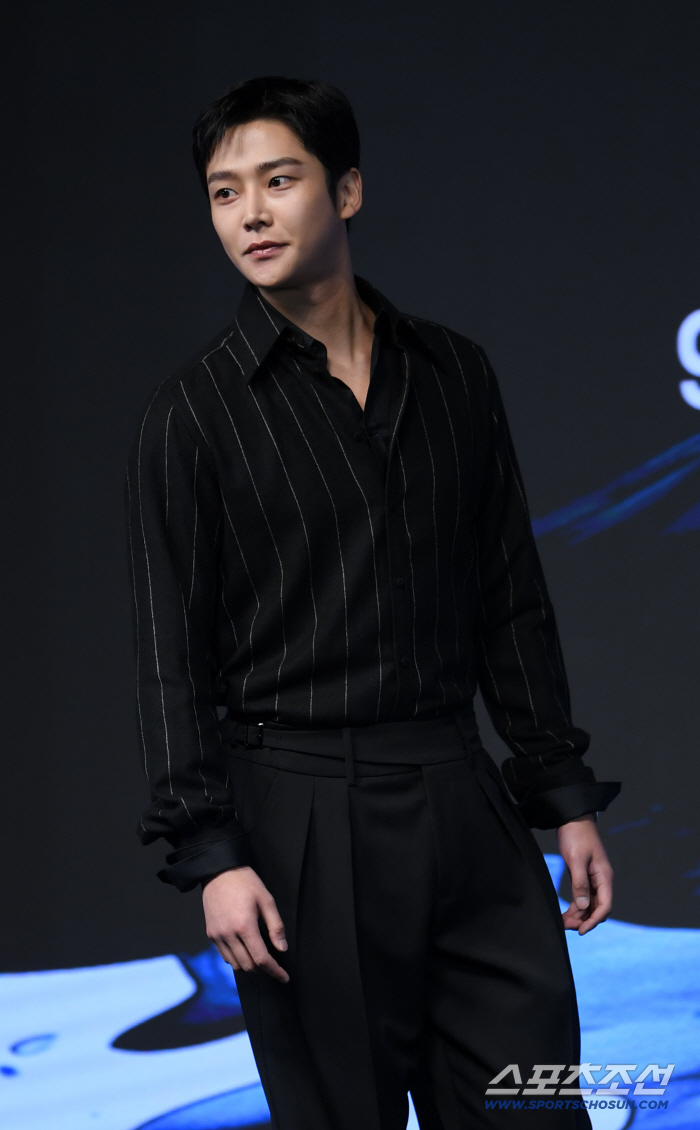  Ro Woon's perfect visual