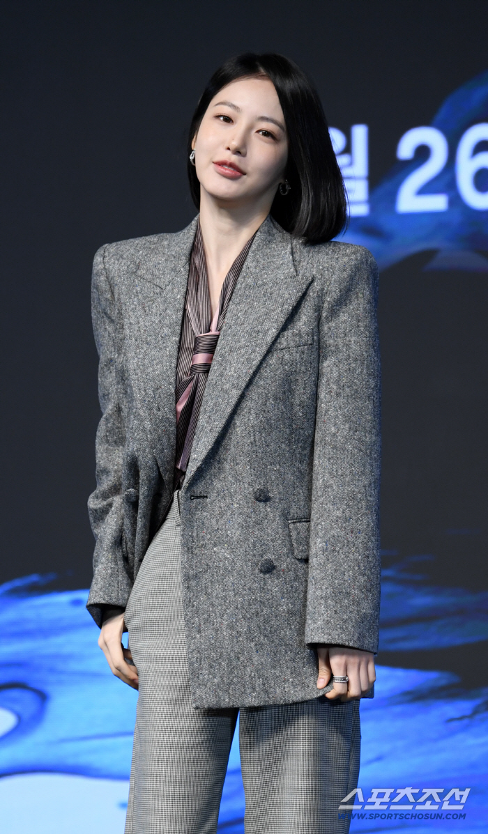  Shin Yeun is lovely