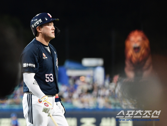  Yang Seok-hwan is out for foul fly