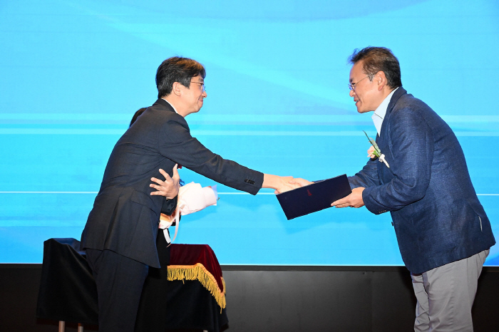 Recognition of Research on Health Promotion for the Elderly...Maeil Health Nutrition Wins Thanks plaque at Pyeongchang-gun Prevention and Management Project Forum