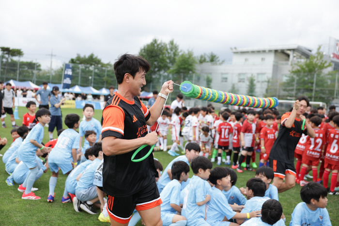 We have to go. K-League football dreamers gathered in Busan. K-League Futures Football Festival is a success