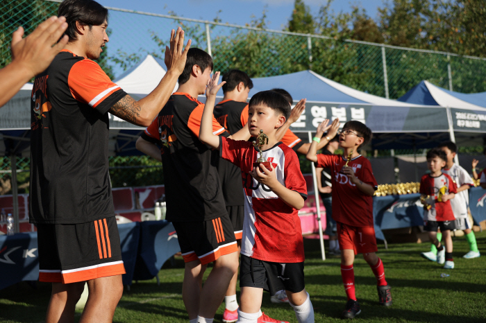 We have to go. K-League football dreamers gathered in Busan. K-League Futures Football Festival is a success