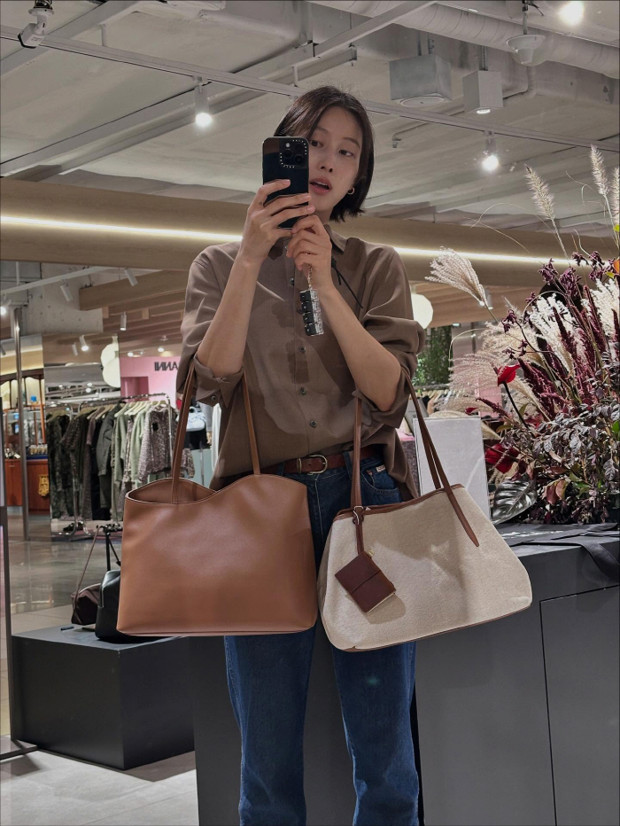 176cm, 55kg Lee Hyun-yi, can't control bag greed...There are so many pretty things on each of them