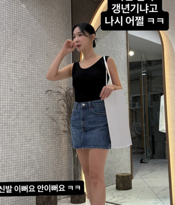 46-year-old Lee Ji-hye, is menopause already here? Am I the only one wearing a sleeveless shirt even in autumn rain