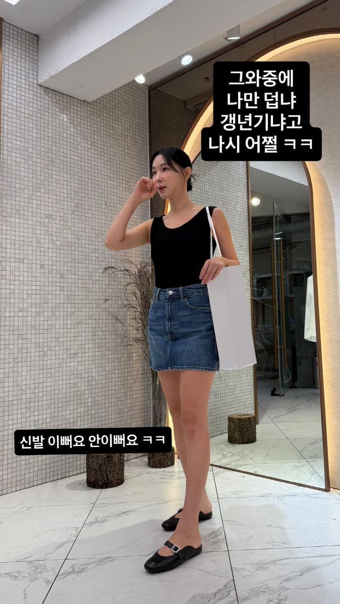 46-year-old Lee Ji-hye, is menopause already here? Am I the only one wearing a sleeveless shirt even in autumn rain