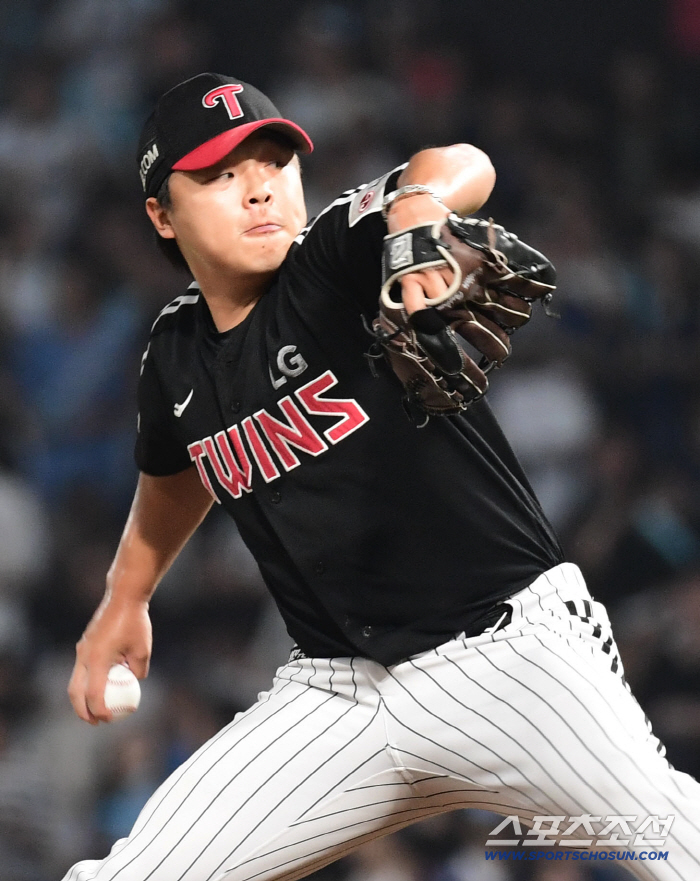 Although he hates it, he made a shocking comeback by pushing back the record of seven consecutive four-pitch pitches and six consecutive throws. The bare face of the No. 1 bullpen, which he wanted to hide, was revealed 