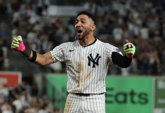 Baseball starts at two outs in the bottom of the ninth inning. A tie with wild pitches → end with a lucky hit. Yankees Confirm 8th PS in 9 Years 