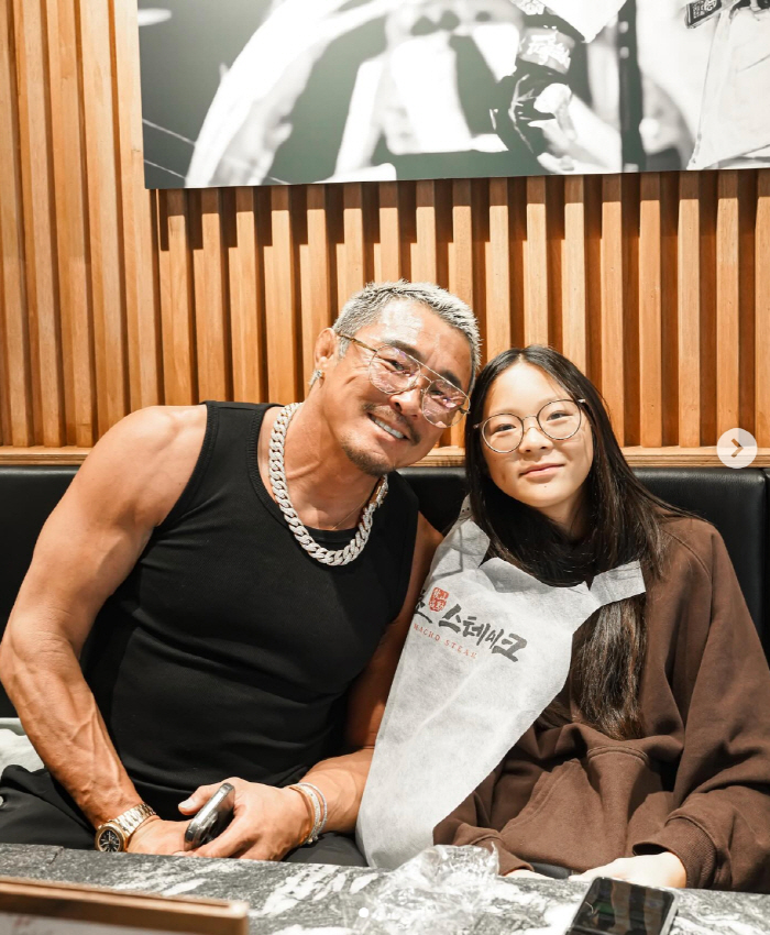 Choo Sung-hoon, thank you for shining my life with my daughter, Sarang, who grew as tall as my dad