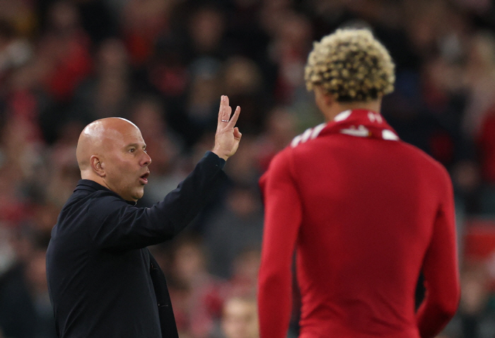 Explosion of slot criticism on the topic of a goal picked up → Ekitike leaving the absurd mask, and in the end, public apology overwhelms me...155 Billion Newcomers Releasing the Final Goal of Tears