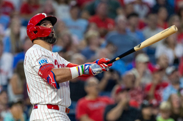 Fire 54 goes off! Schwarber's baseball has just begun, hitting the second home run king of his career and ranking second in the fall baseball with 21 home runs