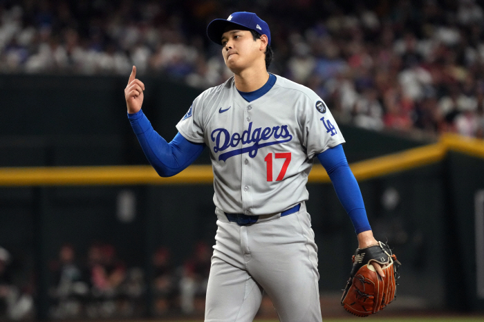 In addition, Ohtani threw like crazy, 8K scoreless in 6 innings, finishing the regular season with 14G ERA 2.87 which is like the first starter in autumn baseball