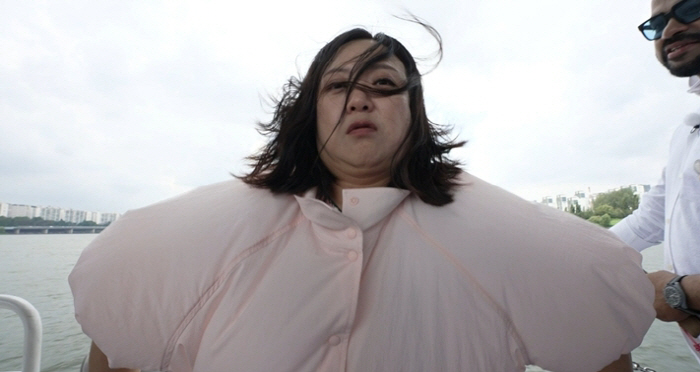 Kim Sook, get on the Han River bus..It takes 54 minutes to get on the express and it doesn't cut the time (Holmes)