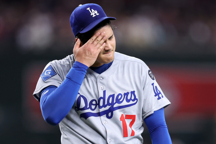 LAD fans are angry! 8K scoreless in 6 Ohtani innings, Scott 10th Blon Save Roberts who ruined this game, should we change the finish?