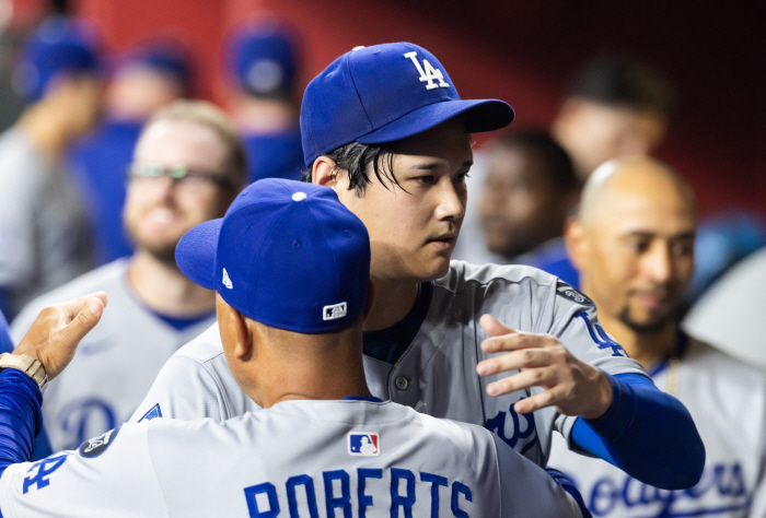 LAD fans are angry! 8K scoreless in 6 Ohtani innings, Scott 10th Blon Save Roberts who ruined this game, should we change the finish?