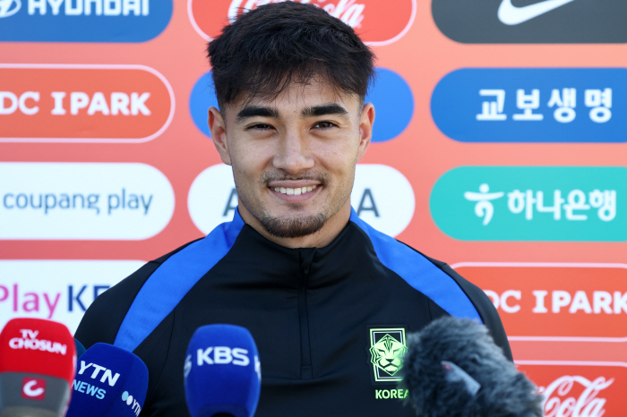 The media, who are jealous of Korea's first mixed-race player, discussed the military issue that doesn't matter, and started to nitpick again