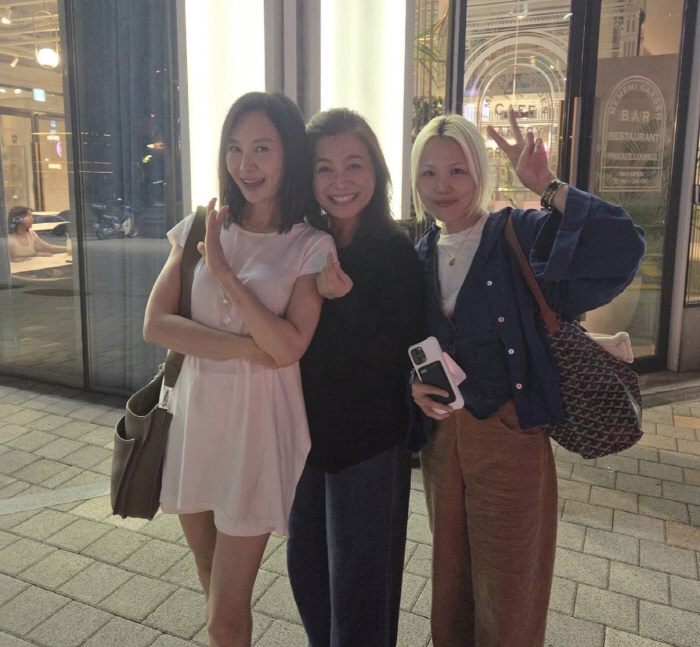 Oh Eun-young, instead of lion's hair, 'capture' with modest straight hair..CHAERYEONG, 'I'll buy you a meal'