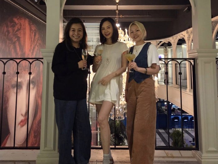 Oh Eun-young, instead of lion's hair, 'capture' with modest straight hair..CHAERYEONG, 'I'll buy you a meal'