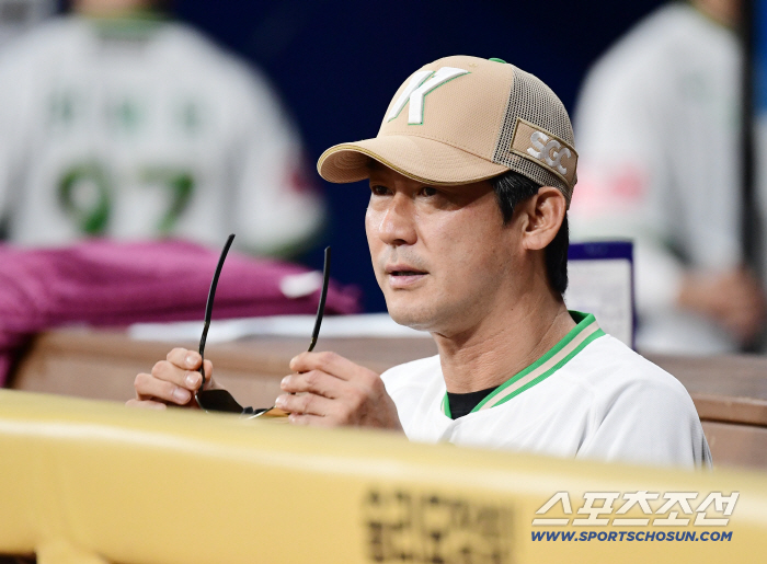 Park Seok-min, parents of 700 million celebrities, also came, and 13 rookies greeted for the first time...Let's see each other often at Gocheok. Encouraging the coach