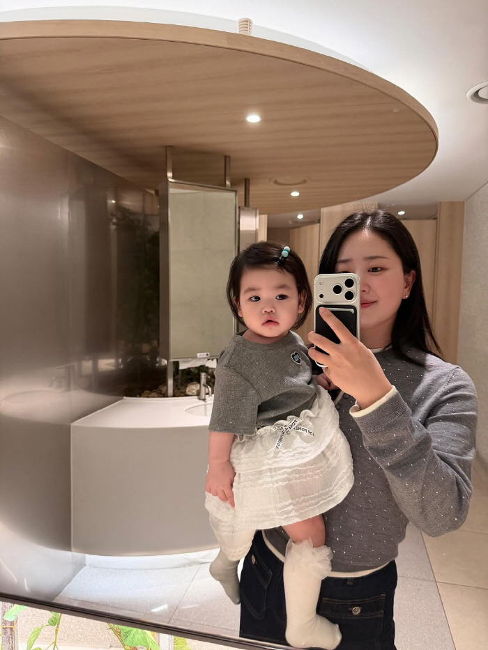 Park Soo-hong Witch Hunt ♥ Kim Daye's 11 month-old daughter who raises her child for sorry, excited steps