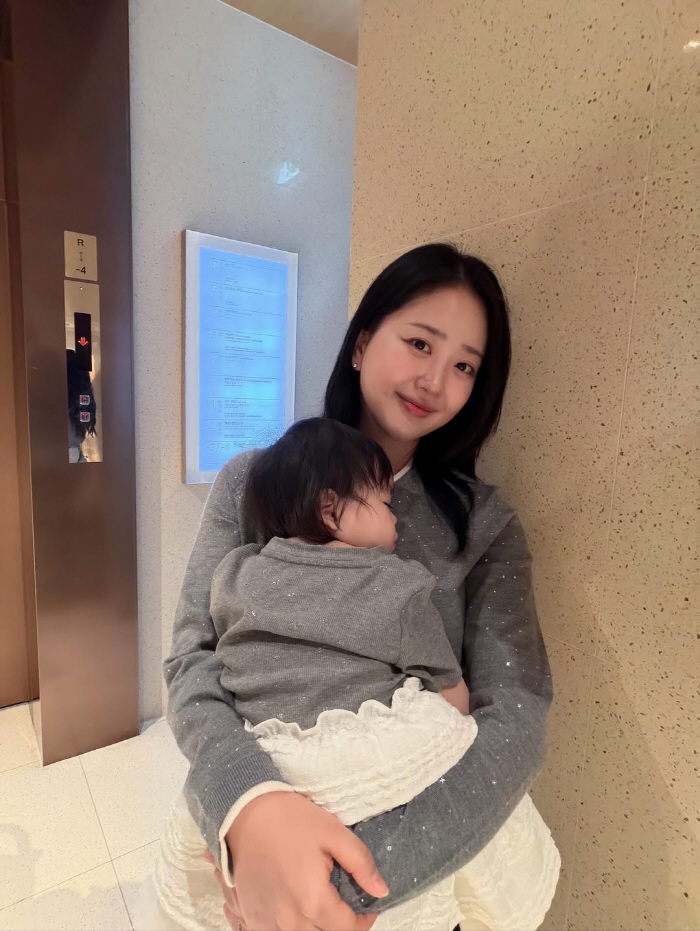 Park Soo-hong Witch Hunt ♥ Kim Daye's 11 month-old daughter who raises her child for sorry, excited steps