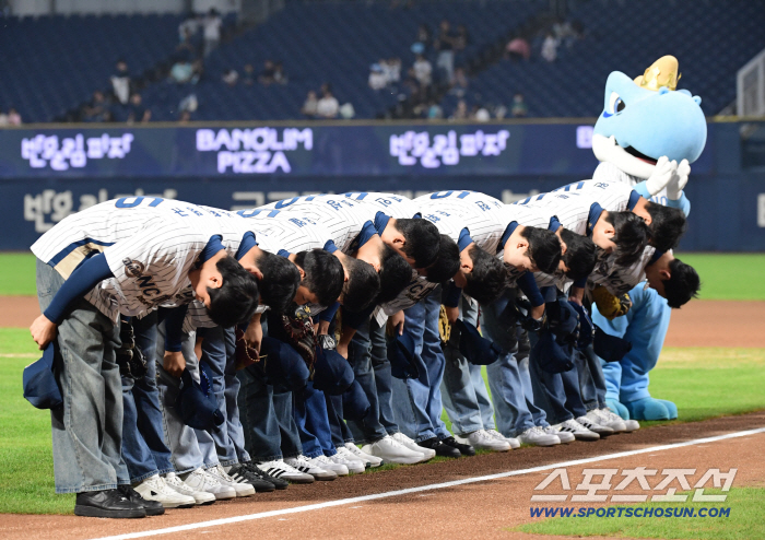  2025 rookie players greet Changwon NC fans for the first time