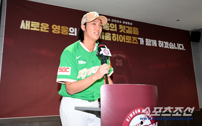  Ahn Woo-jin welcomes the 2026 Heroes rookies