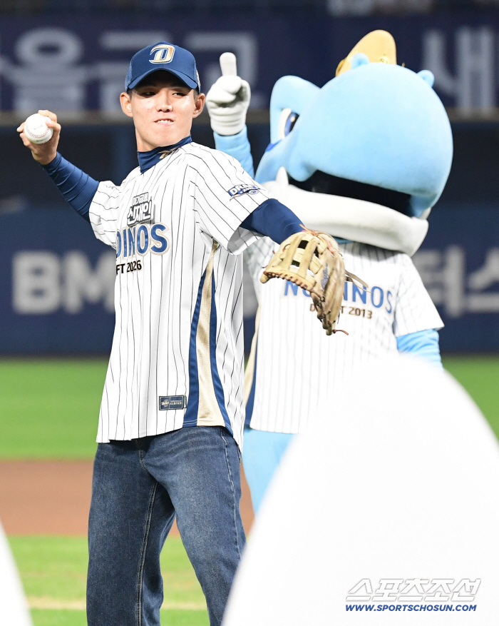  First pitch in front of NC Shin Jae-in Changwon home fans
