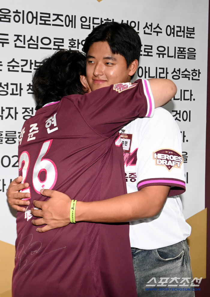  Former coach Park Seokmin, congratulations son!