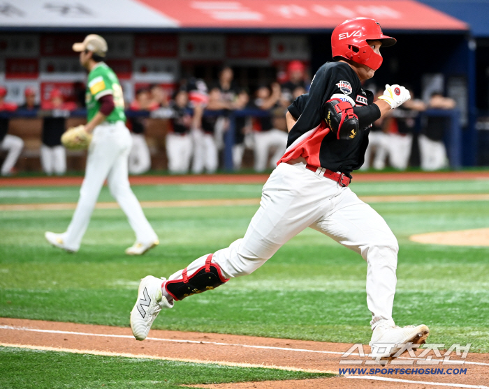  Oh Sun-woo hits after home run