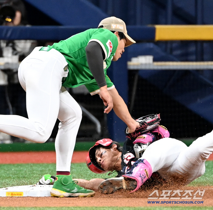  Song Seong-moon and Park Chan-ho will face off at third base!