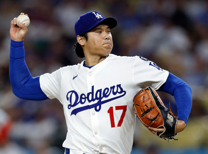 Pitcher Ohtani, who will debut in autumn baseball for the first time in eight years, is likely to start the first game of the Dodgers' WCS, which is not able to go straight to the rotation DS