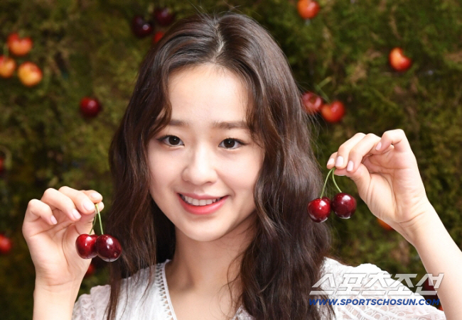 Son Yeon-jae, money show, show off your financial power as if you're looking at bad comments