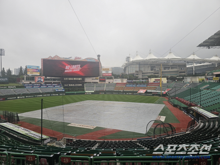 SSG in the 8th consecutive game of Hanwha chasing the first place, sweet rain is coming...In case of cancellation, organization in October