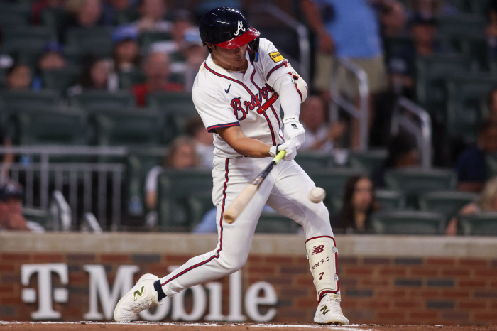 There is no gap in the Washington infield. Atlanta's Kim Ha-sung has no hits in four times at bat, and failed to hit 11G in a row, three hard hits → frustrated by Hoosobi