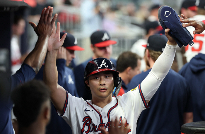 There is no gap in the Washington infield. Atlanta's Kim Ha-sung has no hits in four times at bat, and failed to hit 11G in a row, three hard hits → frustrated by Hoosobi