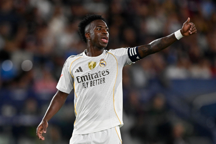 Troublemaker Vinicius Clashes Again With Opponents the Day After Ballon d'Or Awards...Look down on my team
