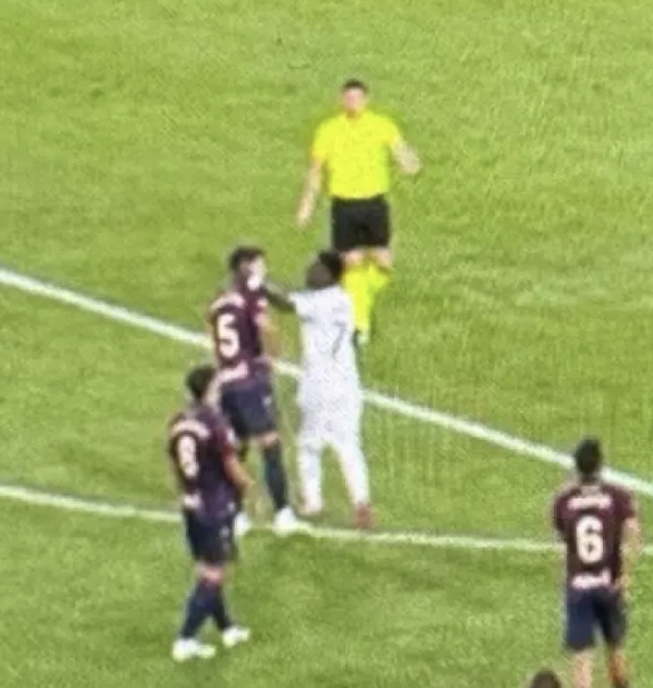 Troublemaker Vinicius Clashes Again With Opponents the Day After Ballon d'Or Awards...Look down on my team